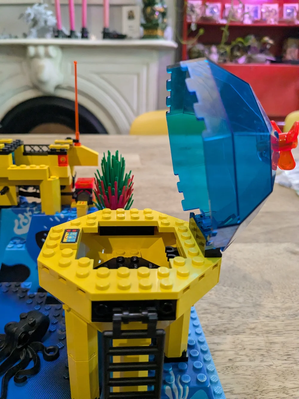 LEGO 6195-1 Neptune Discovery Lab Set - RARE Blue/ Yellow